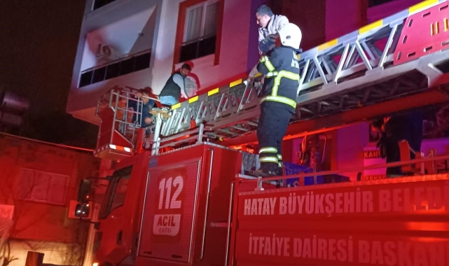 Dörtyol'da dumandan etkilenen vatandaşları itfaiye kurtardı