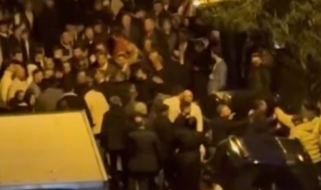 Düğünde küfürleşmeyle başlayan tartışma halayda kavgaya döndü