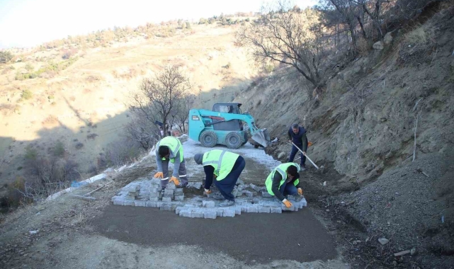Dulkadiroğlu Belediyesi'nden kırsal mahallelere kilit parke hizmeti