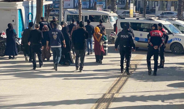 Duruşma çıkışı iki grup arasında yumruklu kavga