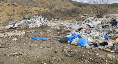 Duyarsız vatandaşlar boş arazileri çöplüğe çevirdi