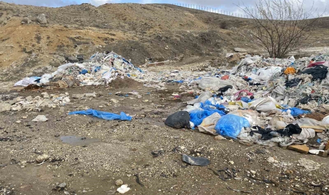 Duyarsız vatandaşlar boş arazileri çöplüğe çevirdi