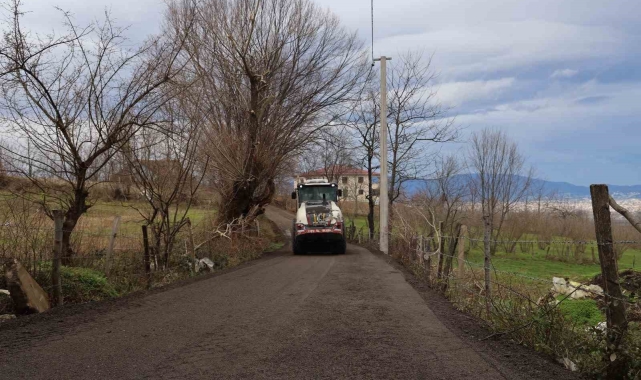 Düzce&#039;de köy yollarına bakım sürüyor