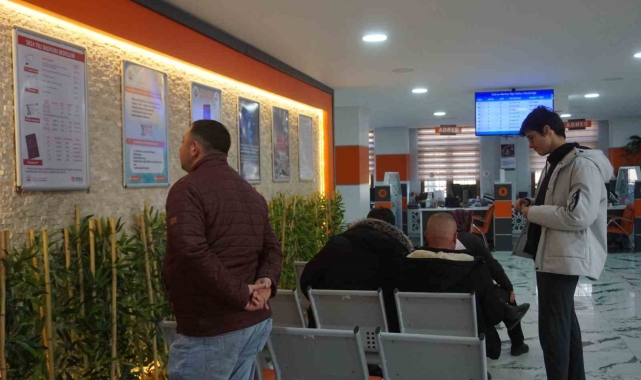 Edirne&#039;de Nüfus Müdürlüğü&#039;nden çipli kimlik mesaisi