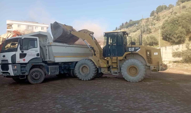 Efeler Belediyesi riskli binaların yıkımına devam ediyor