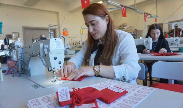 Efsane renk &#039;Edirne kırmızısı&#039; öğrencilerin elinde hayat buluyor