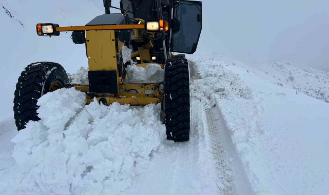 Elazığ'da 41 köy yolunu açma çalışması sürüyor