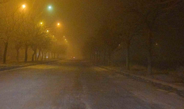 Elazığ'da gece saatlerinde yoğun sis: Görüş mesafesi 10 metreye kadar düştü