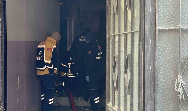 Elazığ'daki depo yangını 4 saat sonra söndürüldü