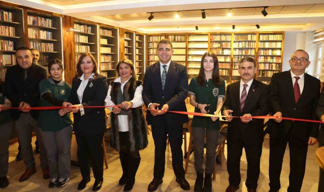 Emekli öğretmenden babası adına kütüphane