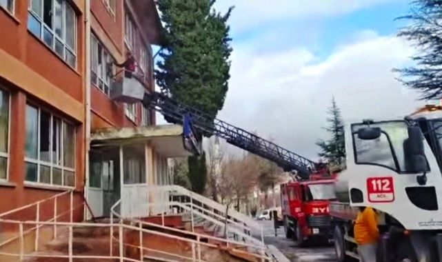 Emet'te eski hastane binasında çıkan yangın büyümeden söndürüldü