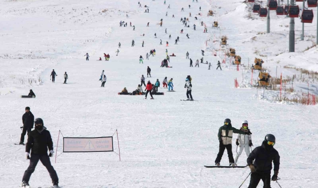 Erciyes'e hafta sonu ziyaretçi akını