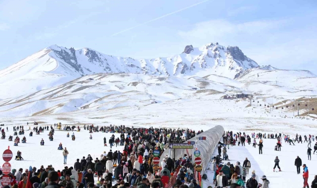 Erciyes'i 2 haftada 200 bin kişi ziyaret etti