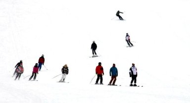 Ergan Dağı Kayak Merkezi'nde hafta sonu yoğunluğu