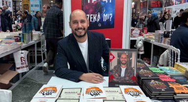 Erhan Keklik, okurları ve takipçileriyle buluştu