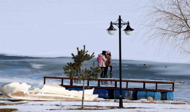 Erzincan'da şelaleler, göletler buz tuttu