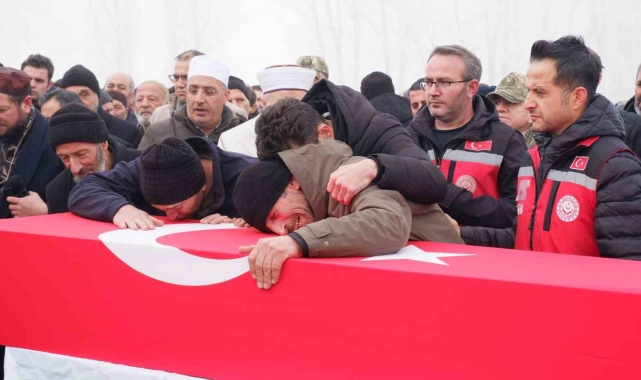Erzurum şehidini dualarla uğurladı