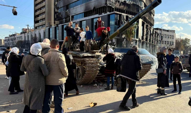 Esad'ın tankları çocuklara oyuncak oldu