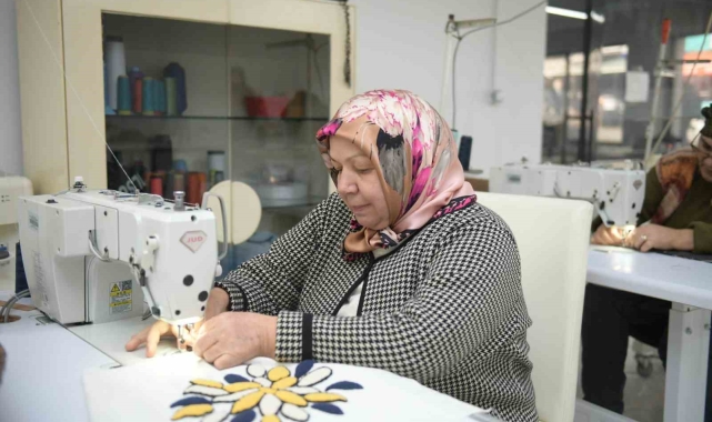 Esenyurt'ta kadınlar el sanatlarının inceliklerini öğreniyor