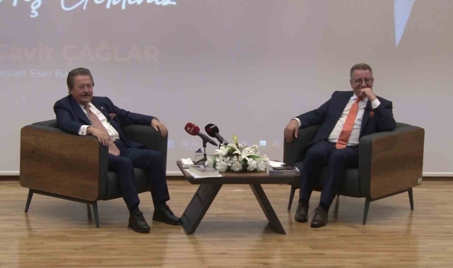 Eski Devlet Bakanı Çağlar: "Üniversiteler hayata başlayan insanların yol çizeceği fabrikalardır"