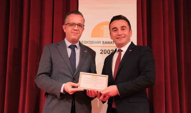 Eskişehir Sanat Derneği'nden Başkan Dökmeci'ye ödül