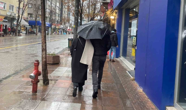Eskişehir'de yağmur kent merkezinde yoğunluğu azalttı