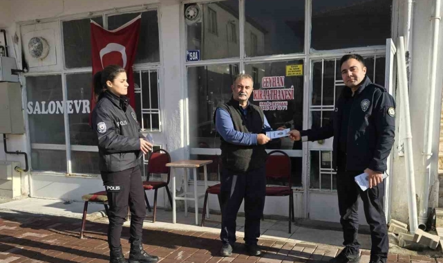 Evren'de dolandırıcılığa karşı vatandaşların bilgilendirilmesi için broşür dağıtıldı