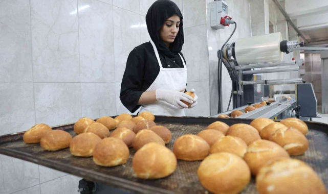 Fırın gibi okul: Günlük 4 bin ekmek üretiliyor, yılda 2 milyon lira kazanıyor