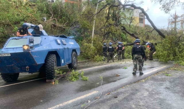 Fransa'nın denizaşırı toprağı Mayotte'yi Chido Kasırgası vurdu: 14 ölü