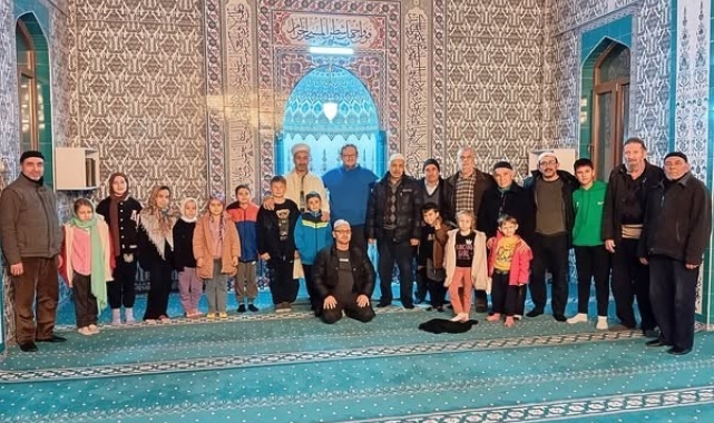Gediz'de aileler namazda buluştu, Filistin için dualar edildi