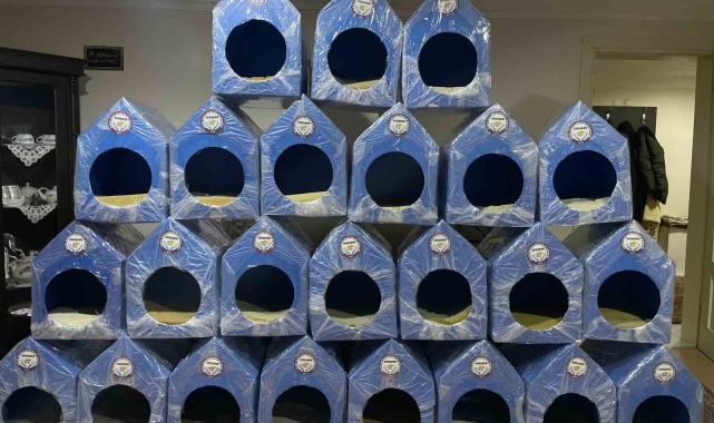 Gediz'de sokak hayvanları için yuva