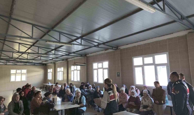 Germencik'te 102 kadına 'En iyi narkotik polisi anne' eğitimi verildi