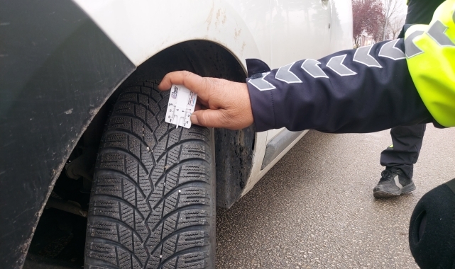 Gümüşhacıköy'de zorunlu kış lastiği denetimi yapıldı