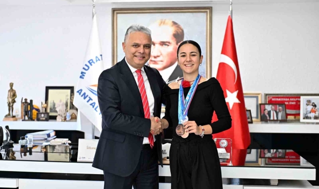 Güneşin kenti Antalya'dan buz pateninde Avrupa 2'nciliğine