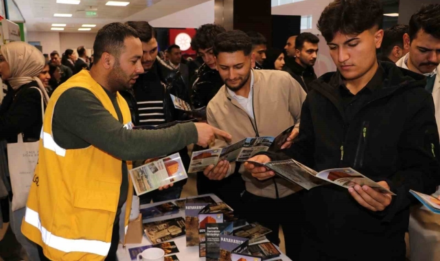Güneydoğu Kariyer Fuarında Haliliye Belediyesinden öğrencilere destek