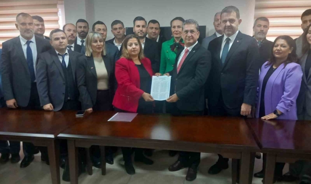 Haluk Laçin ve yönetimi mazbatalarını alarak göreve başladı