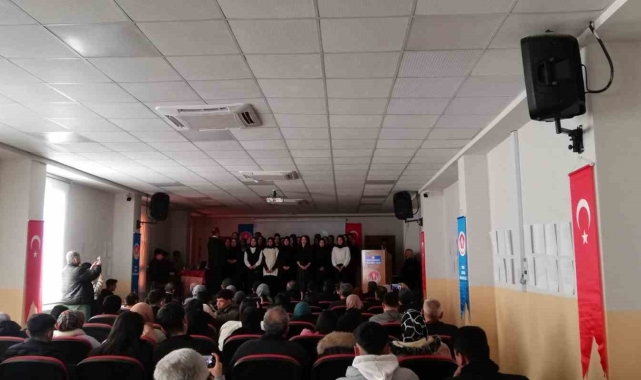 Hassa'da öğrenciler yazdıkları eserleri seslendirdiler