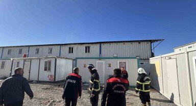 Hastane inşaatında işçilerin kaldığı konteynerde yangın çıktı