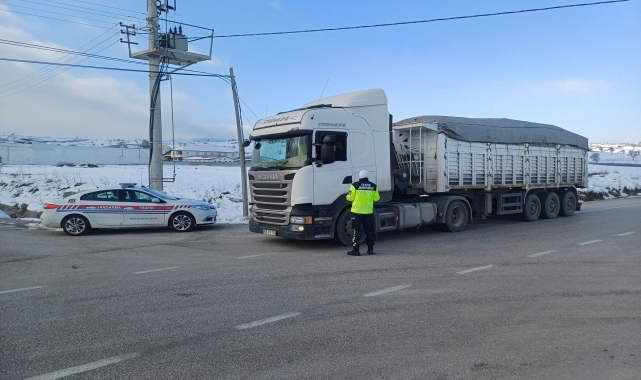 Havza'da jandarmadan kış lastiği uygulaması