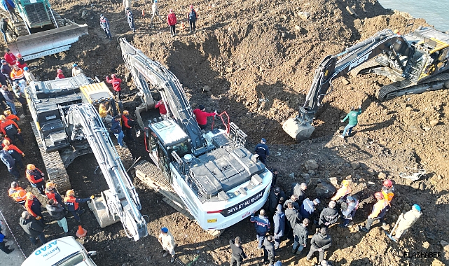 Heyelan altında kalan 4 gencin cansız bedenlerine ulaşıldı