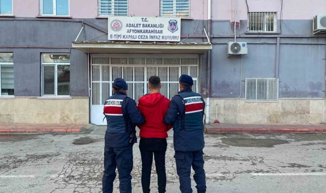 Hırsızlık suçundan aranan şahsı jandarma yakaladı