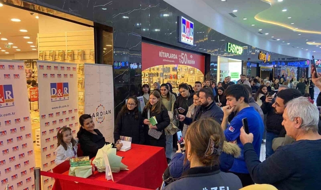 İclal Aydın, Mardian Mall'da sevenleriyle buluştu