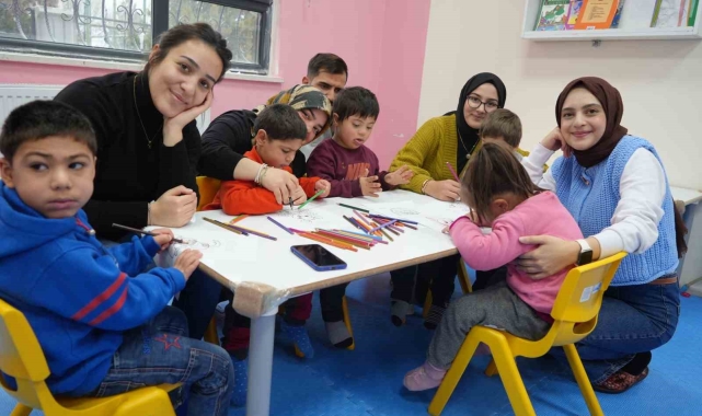 Iğdır'da özel bireyler üniversite öğrencileri ile beraber gönüllerince eğlendi