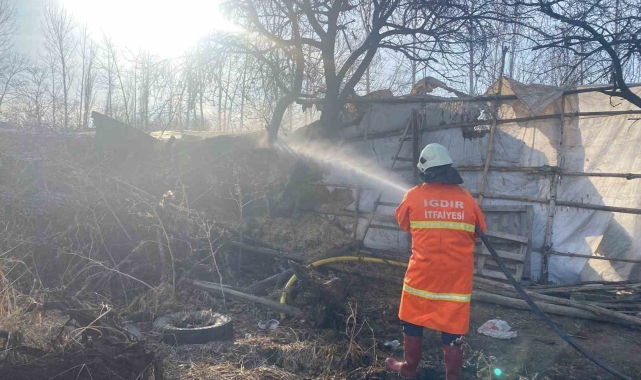 Iğdır'da samanlık yangını