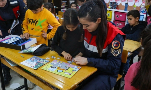 İlkokullu miniklere jandarma mesleği tanıtıldı