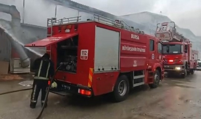 İnegöl&#039;de mobilya imalathanesinde yangın