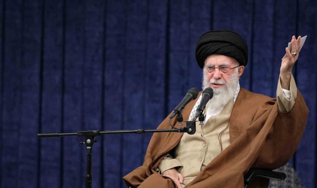 İran Dini Lideri Hamaney: "İsrail, Suriye üzerinden Hizbullah'ı yok edeceğini zannediyor"