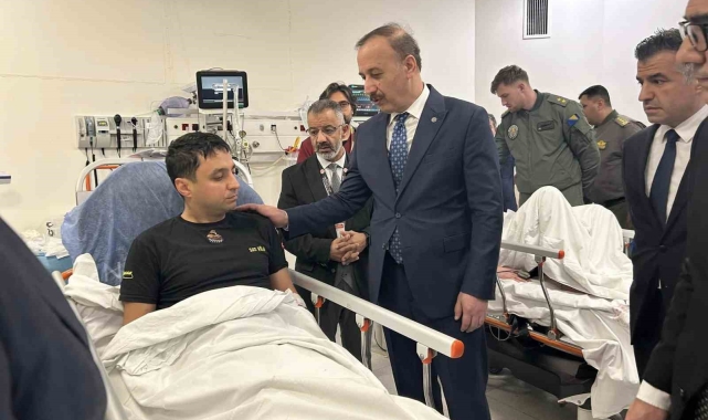 Isparta Valisi Erin kaza sonrası güvenli iniş yapan helikopterdeki 2 askeri hastanede ziyaret etti