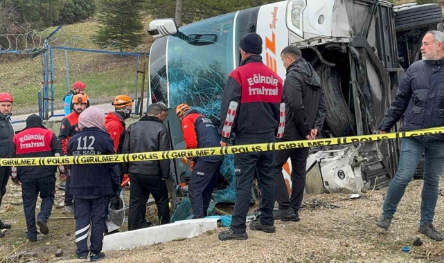 Isparta'da yolcu otobüsü devrildi: 1 ölü, çok sayıda yaralı