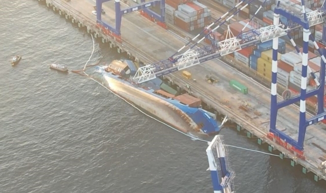 İstanbul Ambarlı Mardaş Limanı'nda su alan gemi yan yattı